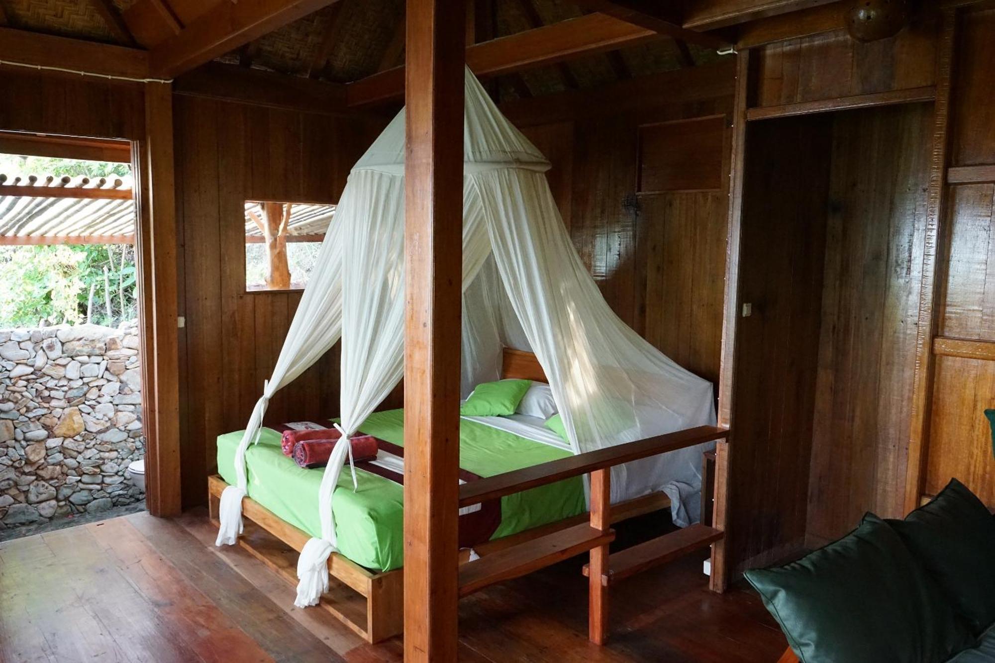 Waecicu Eden Beach Hotel Labuan Bajo Rom bilde